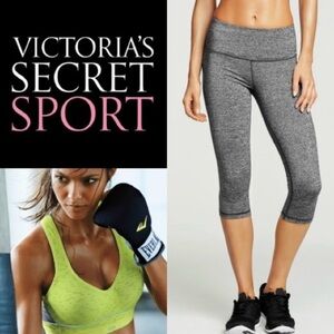 NWOT, Victoria's Secret, VSX Knockout Capri Sport Leggings, Small, Gray 🏃‍♀️‍➡️